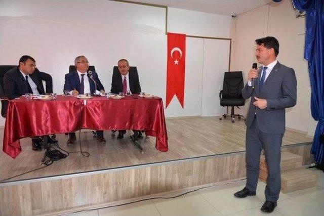 Kütahya Valisi Ahmet Hamdi Nayir, Muhtarlarla ’değerlendirme Toplantısı’nda Buluştu