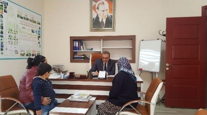 Başkan Kara&ccedil;oban Vatandaşları Dinlemeye Devam Ediyor