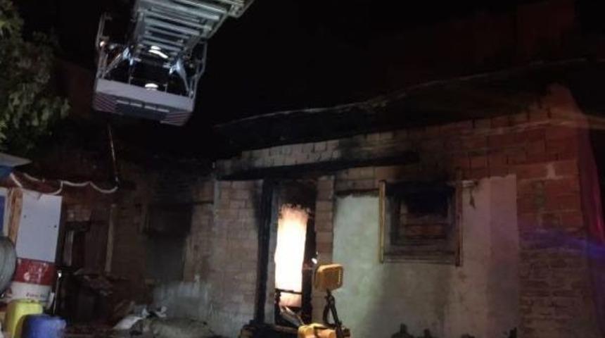 Evindeki Yangında &Ouml;ld&uuml;