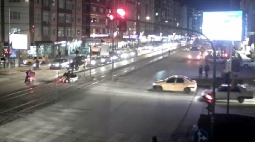 (&ouml;zel Haber) İki Motosikletin Kafa Kafaya &Ccedil;arpışması Mobese&rsquo;de