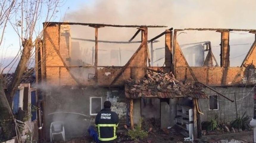Sinop&rsquo;ta Ev Yangını