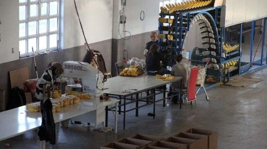 Yozgat&rsquo;ta Yıllık 5 Milyon Eldiven &Uuml;retiyor