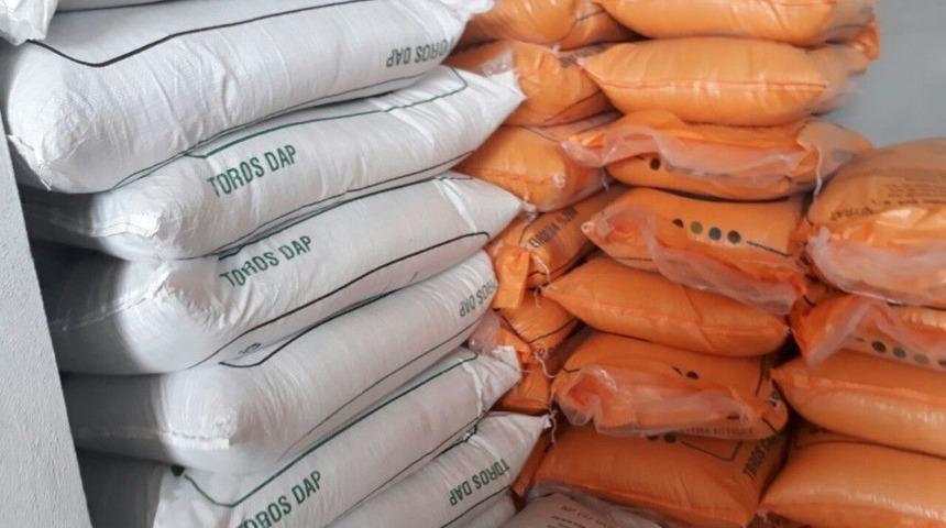 Hamal Olarak &Ccedil;alıştığı İş Yerinden 183 &Ccedil;uval G&uuml;bre &Ccedil;aldı