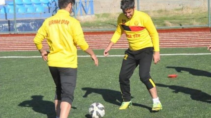Şırnak'ta Şehri Nuhspor 8 Ay Sonra Ilk Idmanına &Ccedil;ıktı