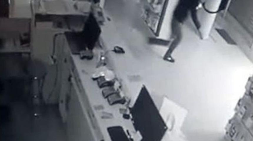 (&ouml;zel Haber) Maskeli Cep Telefonu Hırsızları Kamerada