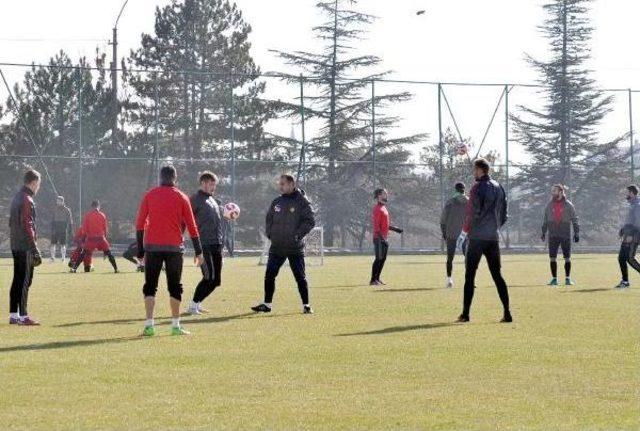 Eskişehirspor Teknik Direktörü Özalan: Sivas'a 3 Puan Için Gideceğiz