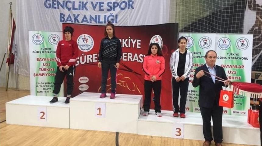 Minderin Sultanları Madalyayla D&ouml;nd&uuml;ler