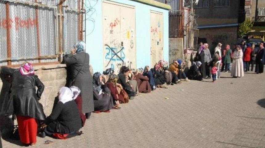 Teog Bitti, &Ouml;ğrenciler Camilere Koştu