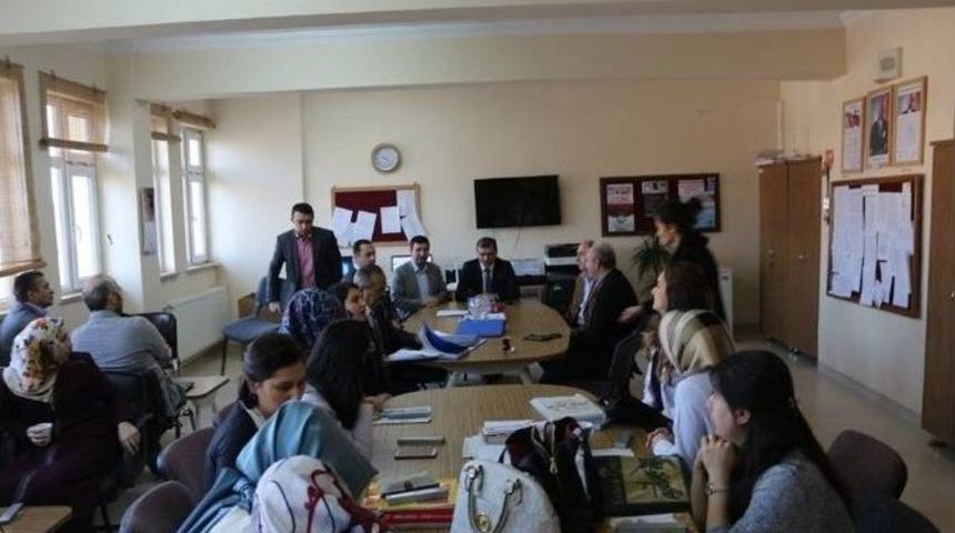 Başkan Yemenici, &Ouml;ğretmenler G&uuml;n&uuml;n&uuml; Kutladı