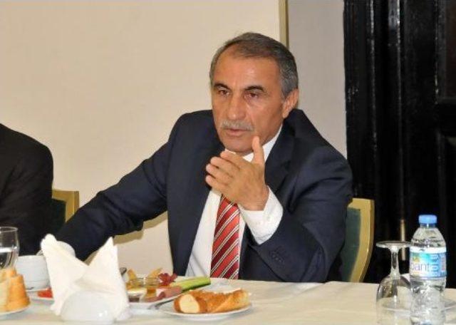 Cem Yılmaz, Yalova Valisi'ne Hakaret Davasında Beraat Etti