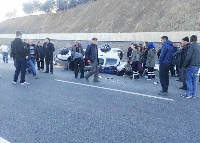 Cenaze Yolunda Kaza: 5 Yaralı 1