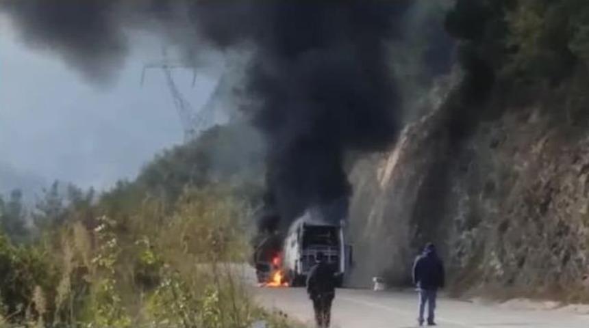 Aracın Yanma Anı Amat&ouml;r Kamerada