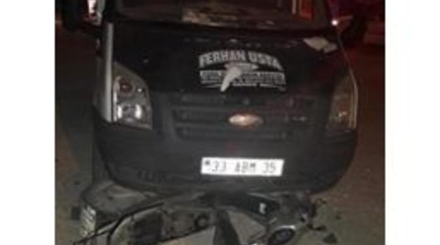 Kamyonet İle Motosiklet &Ccedil;arpıştı: 2 Yaralı