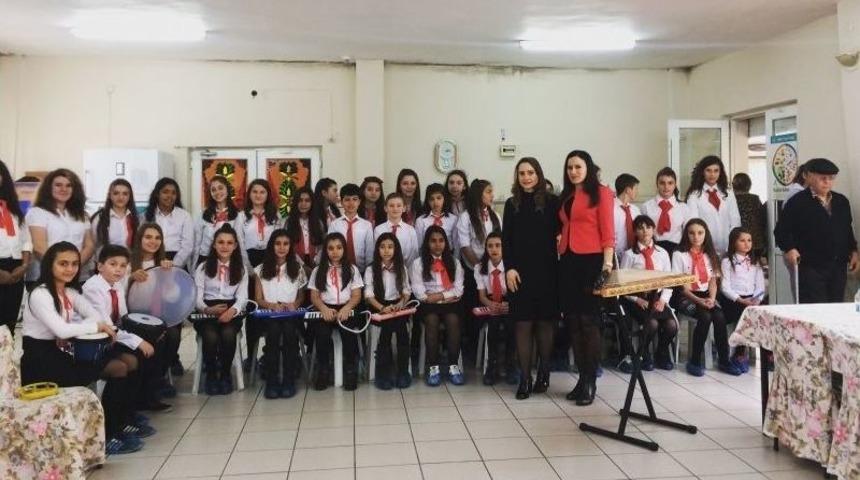 Ortaokul Öğrencilerden Huzurevinde Konser