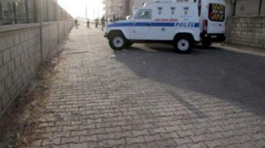 Midyat'ta G&uuml;venlik Korucusuna Silahlı Saldırı