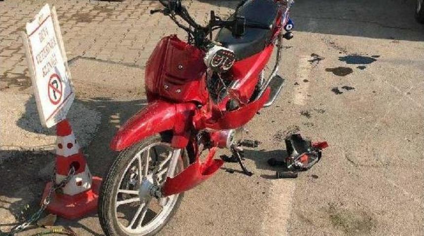 Motosiklet Ile &Ccedil;arpışan Bisikletli &Ouml;ld&uuml;