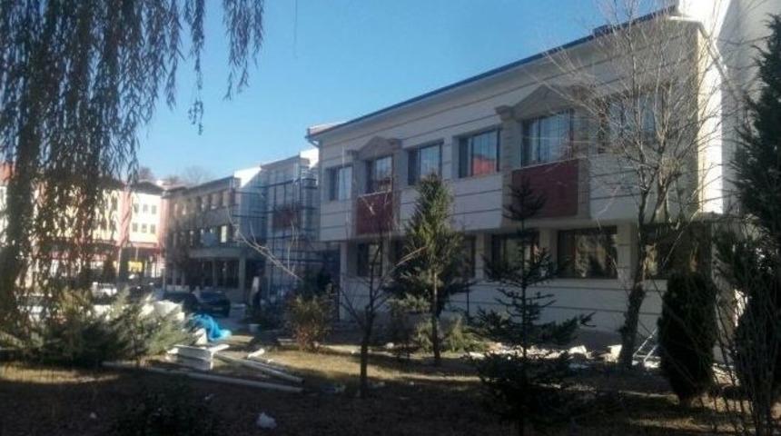 Ara&ccedil; H&uuml;k&uuml;met Konağında Tadilat &Ccedil;alışmaları Başladı