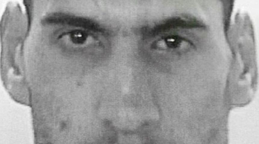 Paris Saldırılarının Keşif&ccedil;isi Ve Arkadaşları Yeniden Hakim Karşısında