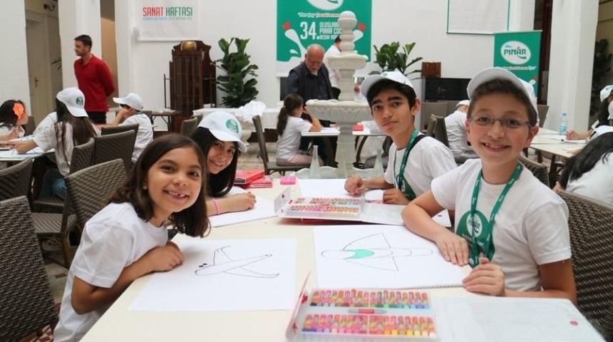 Pınar, Çocuklara Resim Yapmayı İl İl Gezerek Sevdiriyor