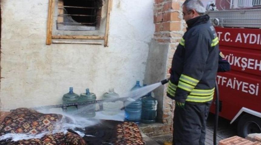 Talihsiz Adam Barındığı Barakası İle Yandı