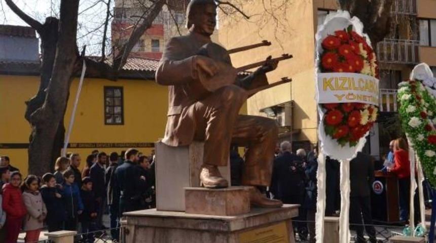 &Ouml;zay G&ouml;nl&uuml;m, &Ouml;l&uuml;m Yıl D&ouml;n&uuml;m&uuml;nde Anıldı
