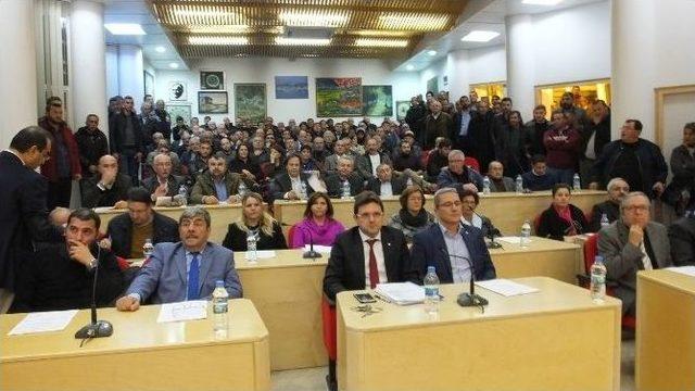 Burhaniye’de Meclis Toplantısında Gerginlik Yaşandı