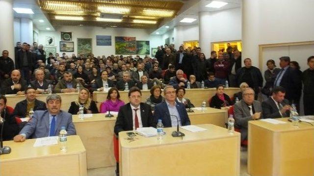 Burhaniye’de Meclis Toplantısında Gerginlik Yaşandı