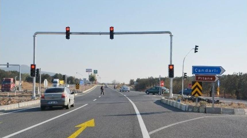 Eski Fenerbah&ccedil;eli Futbolcunun Kızının &Ouml;ld&uuml;ğ&uuml; Kavşağa Trafik Lambası Konuldu