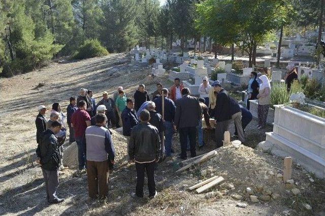 Eşi Tarafından Öldürülen Kadın Toprağa Verildi