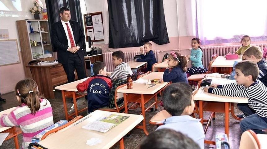 Tosya&rsquo;da &Ouml;ğrencilere Kuru &Uuml;z&uuml;m Dağıtılıyor