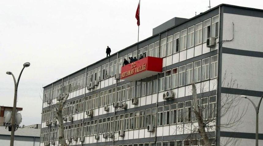 Valilik Binasında İntihar Girişiminde Bulunan Şahsı Vali Erin İkna Etti