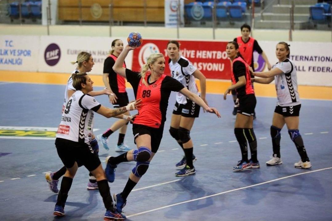 Yenimahalle Yarı Finale G&ouml;z Kırptı