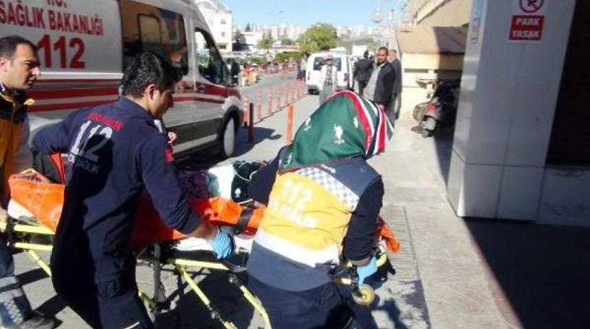 Kamyonet &Ccedil;arpan K&uuml;&ccedil;&uuml;k Kız &Ouml;ld&uuml;