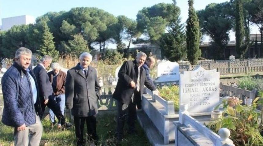 &Ouml;ğretmenler Mezarları Başında Anıldı