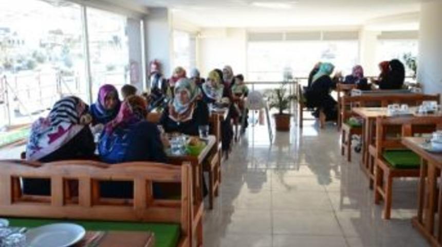 Diyanet-sen, Kur&rsquo;an Kursu &Ouml;ğreticilerine Yemek Verdi