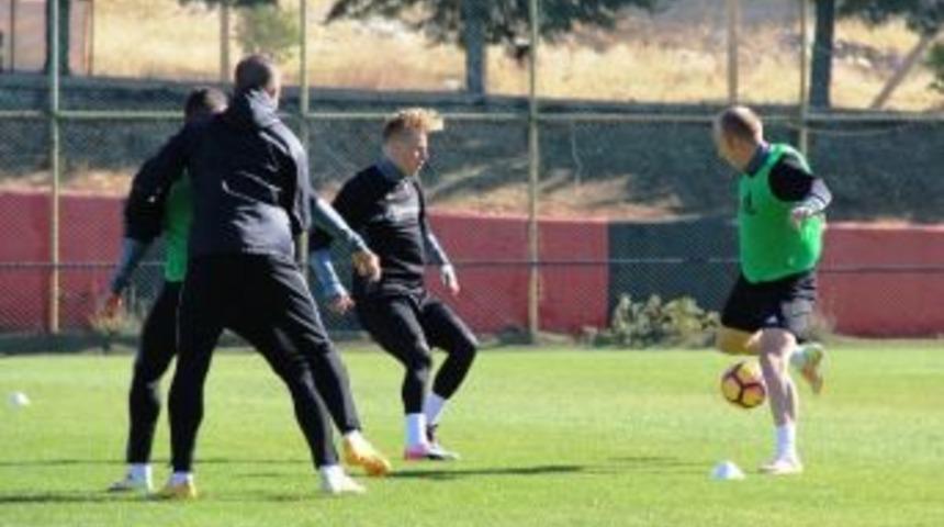 Gaziantepsporlu Larsson&rsquo;da D&uuml;ş&uuml;ş Devam Ediyor