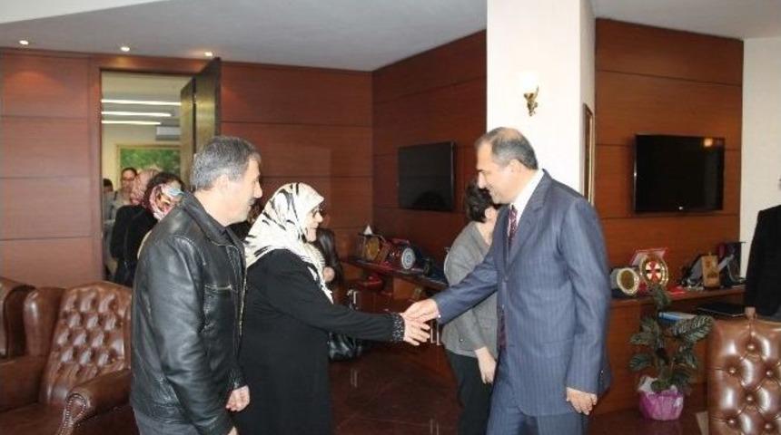 Yoğun Bakım &Uuml;nitesi İ&ccedil;in 70 Bin Lira Bağışlayan Hayırsevere Plaket