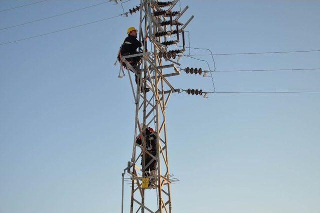 Çedaş, Kış Şartlarında Abonelerini Elektriksiz Bırakmadı