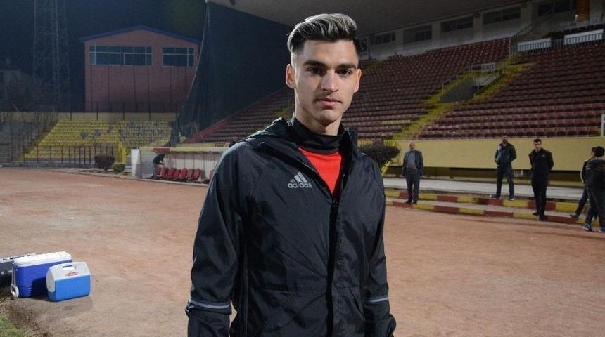 Yeni Malatyaspor Futbolcusu Murat Ak&ccedil;a: