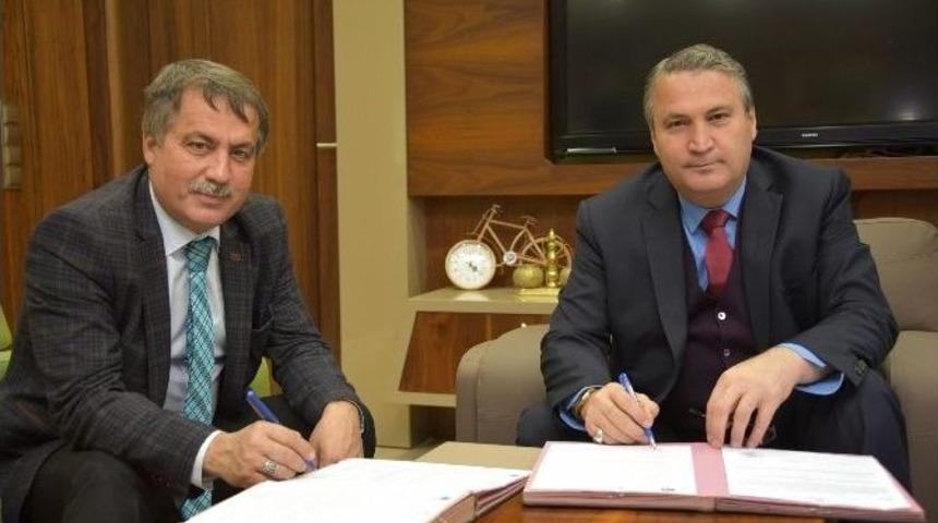 Yunusemre&rsquo;den Ahmetli İl&ccedil;esine Ara&ccedil; Desteği