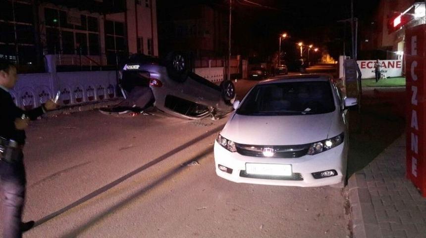 Otomobil Park Halindeki Araca &Ccedil;arpıp Takla Attı: 1 Yaralı