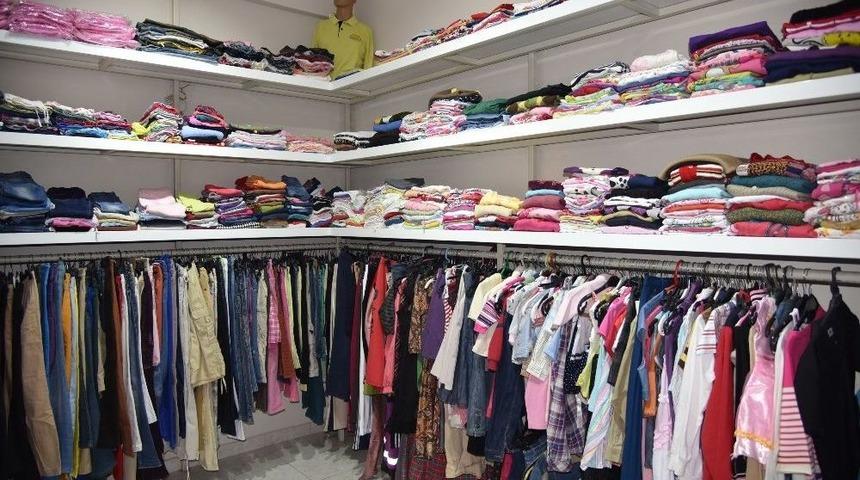 G&ouml;n&uuml;l Pınarı 3 Yılda 104 Bin Par&ccedil;a Kıyafeti İhtiya&ccedil; Sahiplerine Ulaştırdı