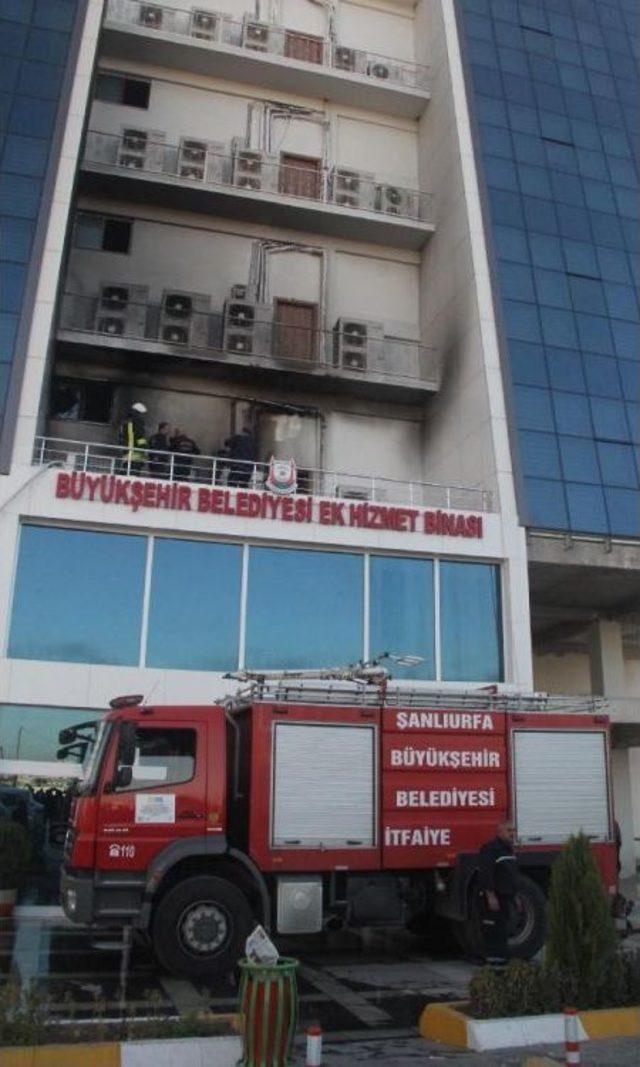Şanlıurfa Belediye Binasında Yangın Paniği 1