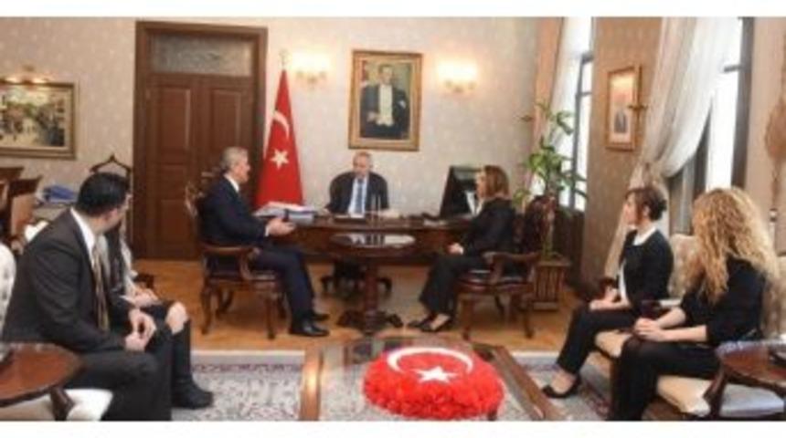 Vali Ata: "d&uuml;nyadaki En Onurlu Mesleklerin Başında &Ouml;ğretmenlik Gelir"