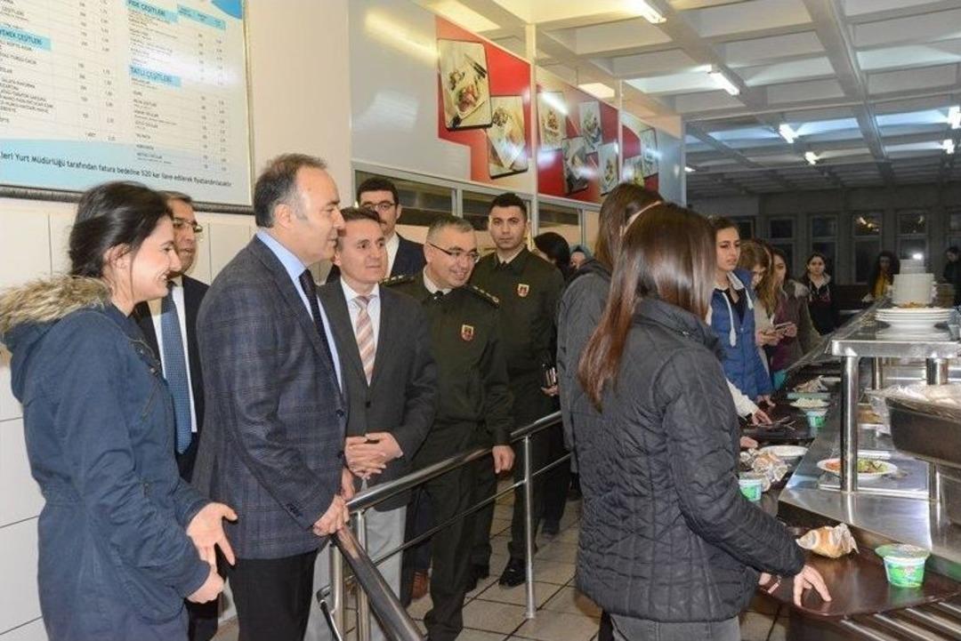 Vali Altıparmak Kyk&rsquo;ya Bağlı Yurtları Ziyaret Etti