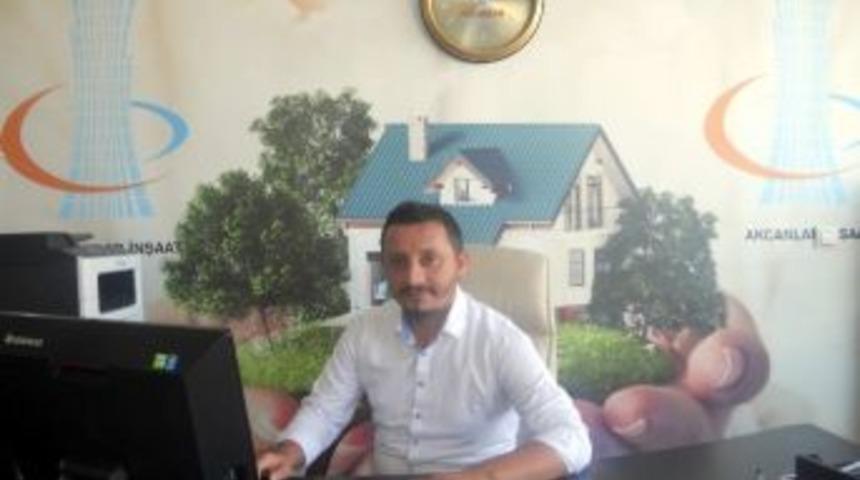 İşadamı Akcan &Ouml;ğretmenler G&uuml;n&uuml;n&uuml; Kutladı