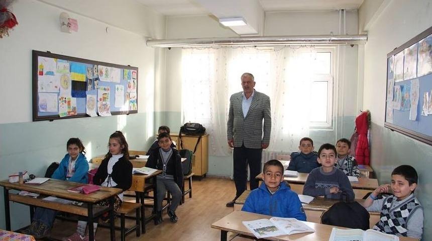 Fedakar &Ouml;ğretmenden &Ouml;rnek Davranış