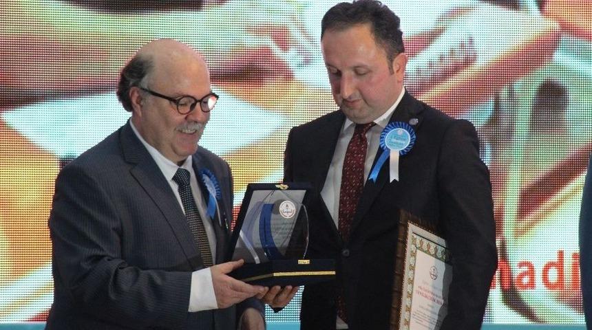 Eğitim Ve &Ouml;ğretimde Yenilik&ccedil;ilik &Ouml;d&uuml;lleri Sahiplerini Buldu