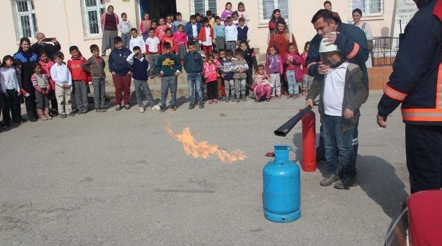 Toplum Destekli Polislerden &Ouml;ğrencilere Y&ouml;nelik &lsquo;acil Durum&rsquo; Projesi