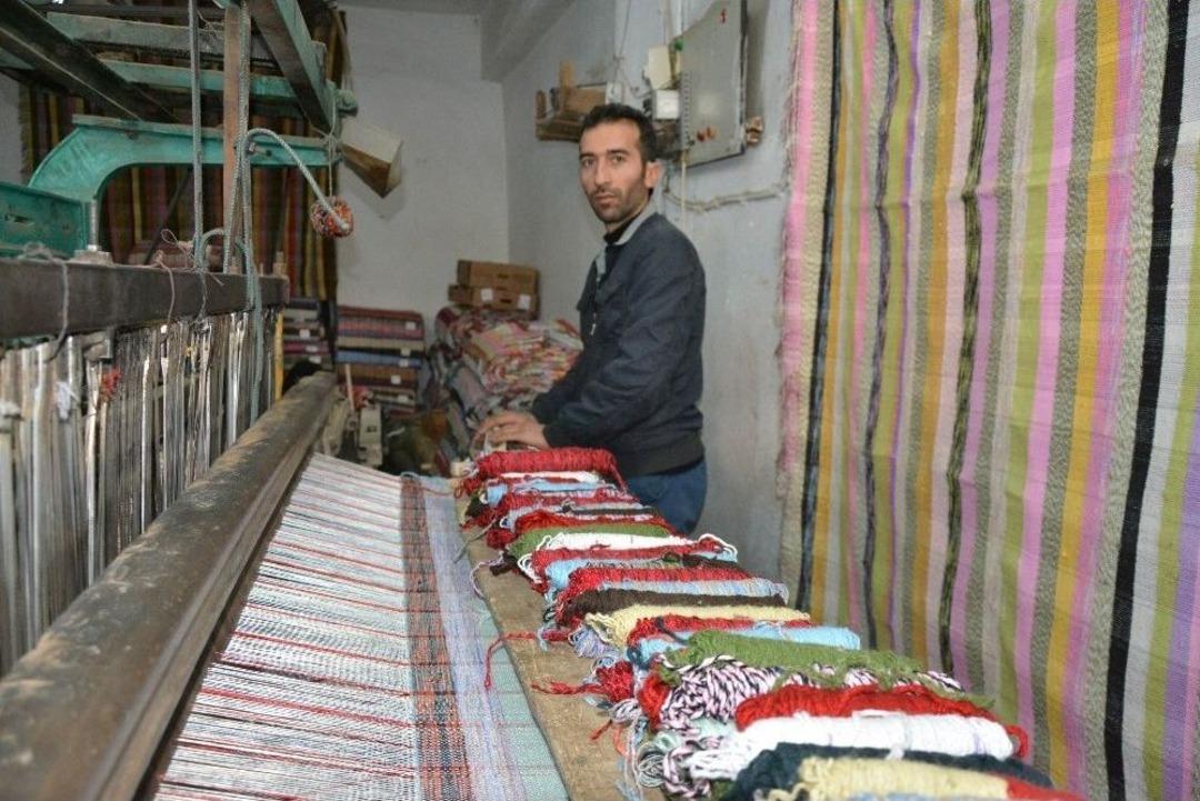 Dokuma Kilimlere İlgi Azaldı